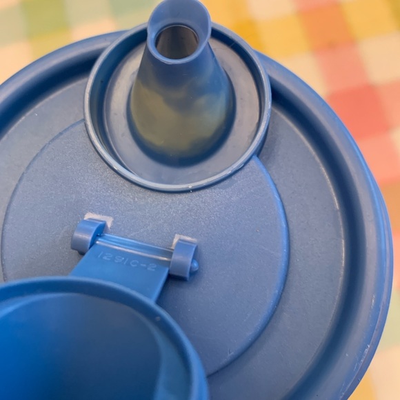 Tupperware Modular Mates, round #4 with blue lid for syrup or oil - Picture 3 of 3